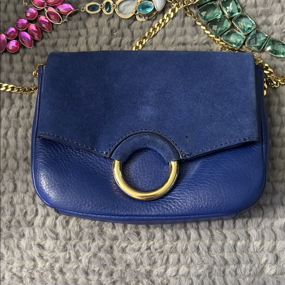 ❤️❤️VINCE CAMUTO-sued& leather Blue Crossbody Bag with Gold Chain❤️9” by 7”